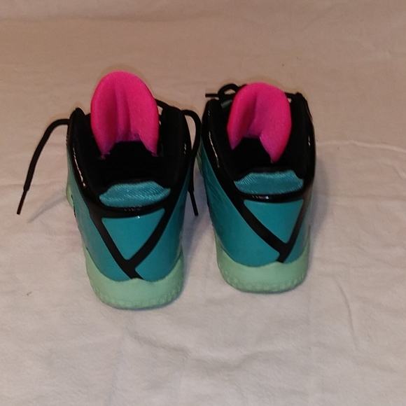 *Nike**Lebrons 11s**South Beach*Grade School - Picture 3 of 9